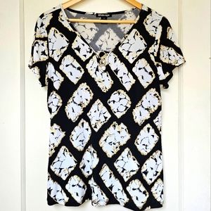 NWOT•B&W top with gold detail